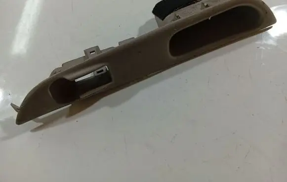 Nissan Almera Tino Front door window switch trim 82961bu000