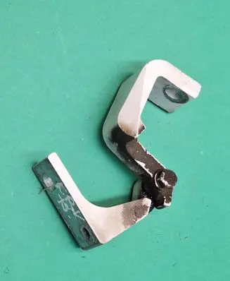 Volkswagen Transporter - Caravelle T5 Front door upper hinge 7h0831401b