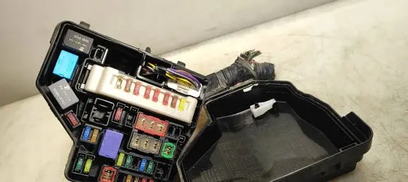 Toyota Yaris Fuse box set 826620D100
