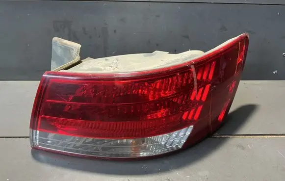 Hyundai Sonata Rear/tail lights 924023K0