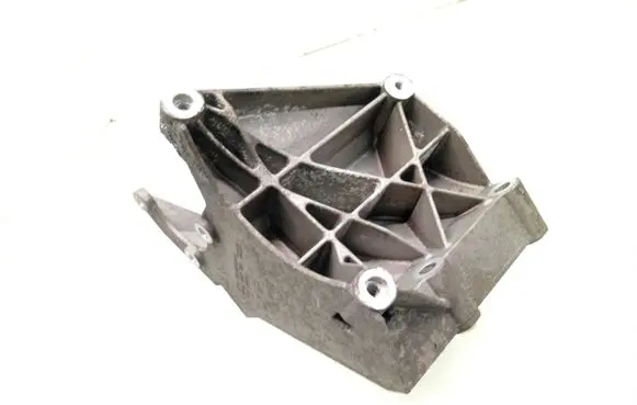 Audi A8 S8 D3 4E Engine mounting bracket 077260885N