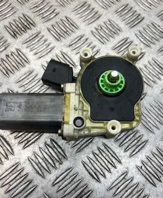 BMW 5 E60 E61 Front door window regulator motor 6922267