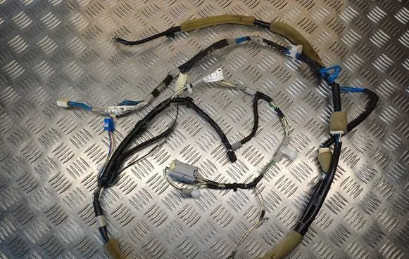 Toyota Corolla Verso E121 Tailgate/trunk wiring harness 821840F010B