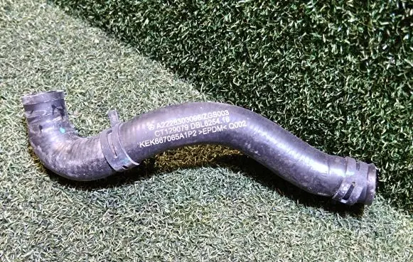 Mercedes-Benz S W222 Engine coolant pipe/hose A2228303096