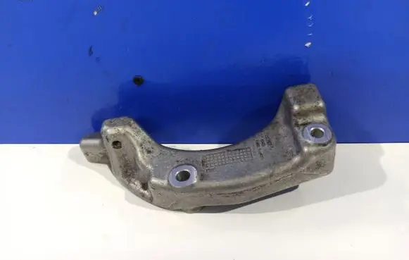 Volvo XC90 Engine mounting bracket 31401869