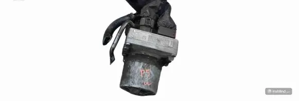 Peugeot 407 Power steering pump mounting bracket 