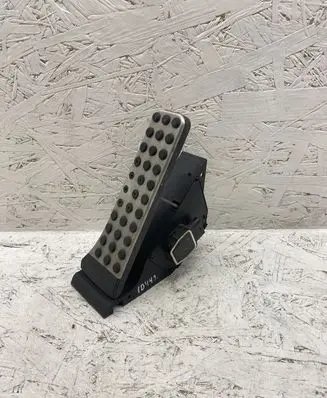 Mercedes-Benz C W204 Accelerator throttle pedal A2043000204