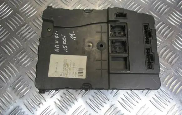 Renault Megane II Fuse box set 8200780025