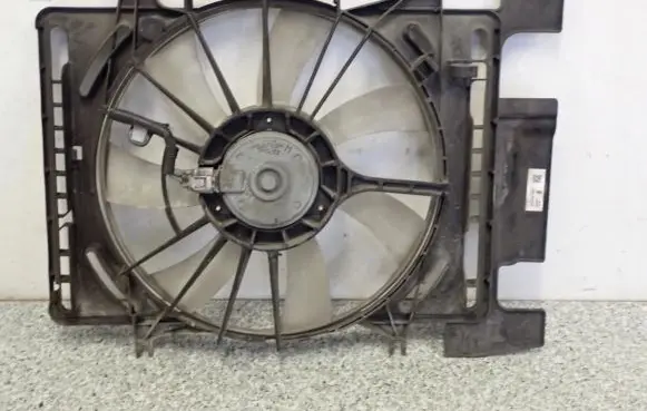 Toyota Yaris Air conditioning (A/C) fan (condenser) 
