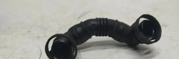 Volkswagen PASSAT B6 Breather/breather pipe/hose 03G103493