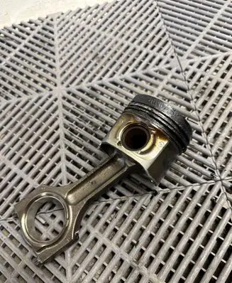 BMW X5 F15 Piston with connecting rod 