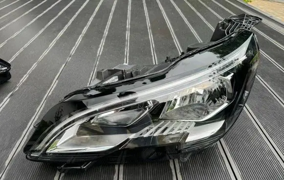 Peugeot 3008 II Headlight/headlamp 9810478080
