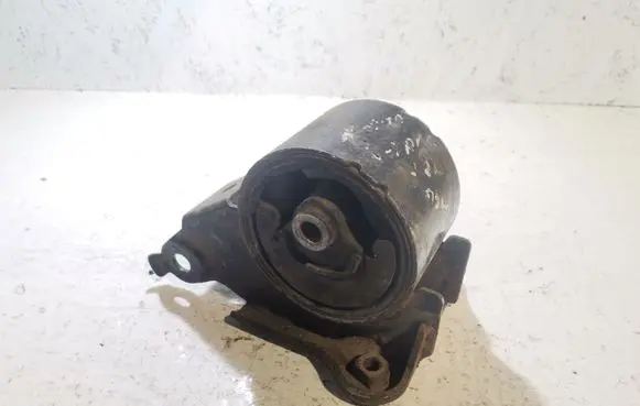 Nissan X-Trail T30 Engine mount bracket