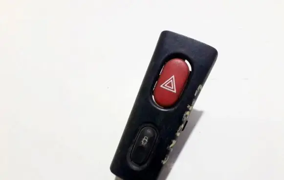 Renault Laguna I Hazard light switch 822955