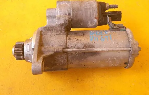 Volkswagen Golf VII Starter motor 02E911024B 29012013 001179518