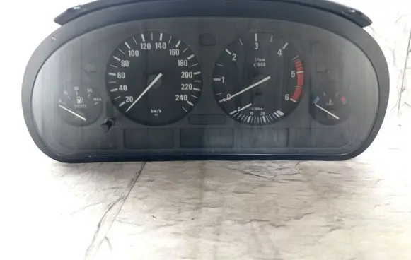BMW 5 E39 Speedometer (instrument cluster) 6907018 62116907018
