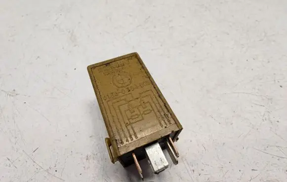 BMW 7 E38 Window wiper relay 61368384505 61368364501