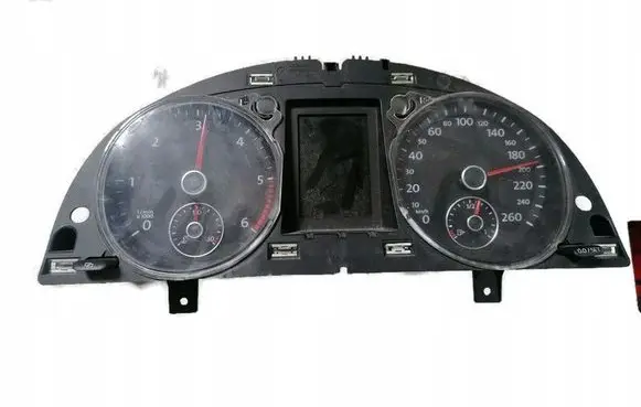 Volkswagen PASSAT B7 Speedometer (instrument cluster) 3AA920870D