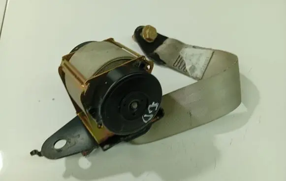 Nissan Primera Rear seatbelt 
