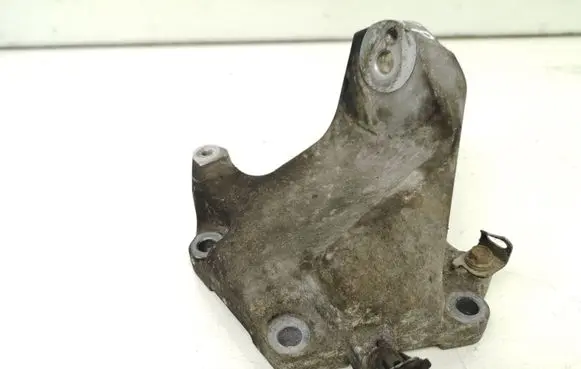 Lexus IS 220D-250-350 Engine mounting bracket