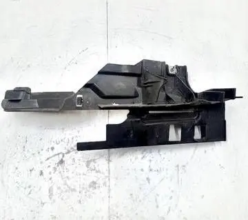 Ford Focus Fender mounting bracket BM51A02477AE