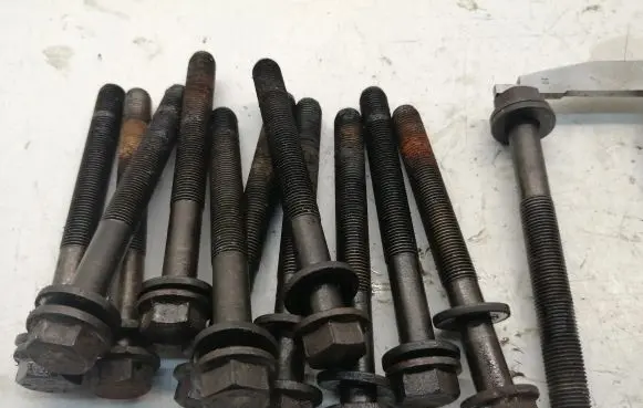 Renault Master II Cylinder head bolts 