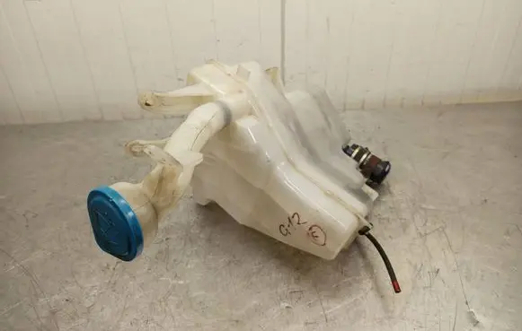 Suzuki Grand Vitara II Windshield washer fluid reservoir/tank HLC32004 E13010131