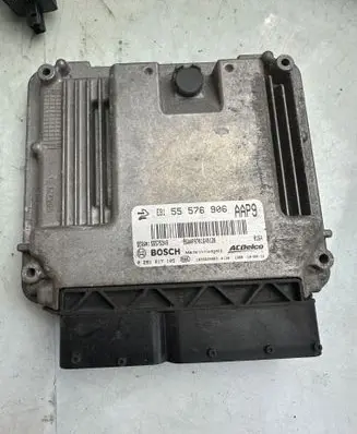 Opel Insignia A Engine control unit/module 555753906 0281017105 55576906