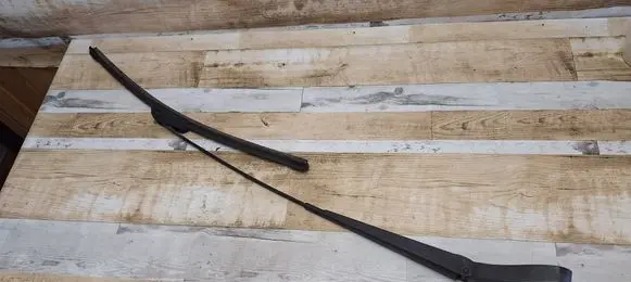 Front wiper blade arm