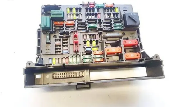 BMW 3 E90 E91 Fuse box set 911944604 17925000002A