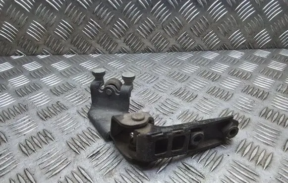 Volkswagen Transporter - Caravelle T5 Sliding door middle roller runner 7H0843336A
