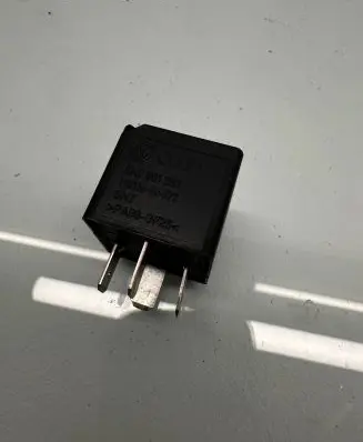 Audi A6 S6 C6 4F Other relay 8K0951253 V23136B6X72