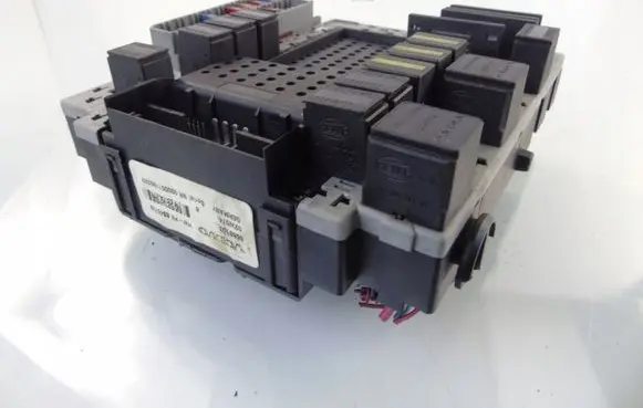 Volvo S60 Fuse module 8688153