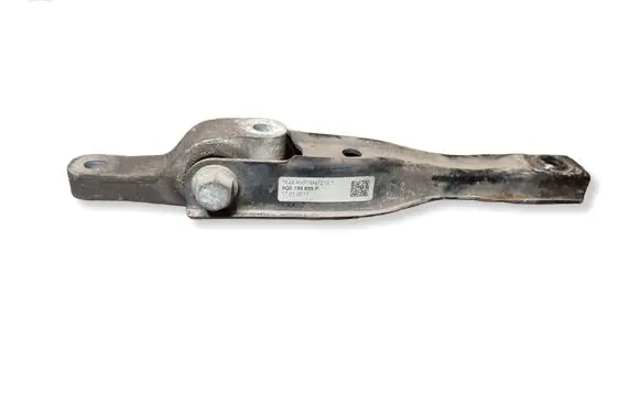 Volkswagen PASSAT B8 Engine mount bracket 5Q0199855P