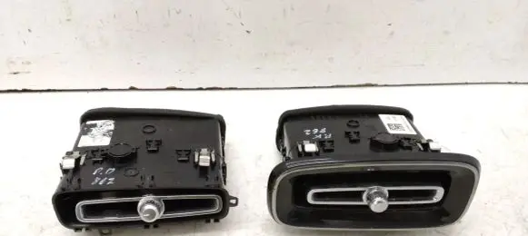 Volvo XC40 Dashboard side air vent grill/cover trim 31442625 31442626