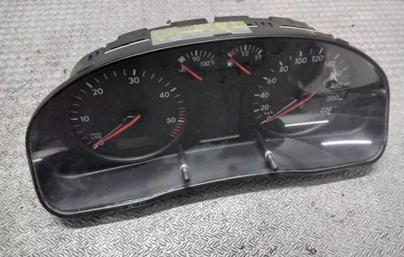 Volkswagen PASSAT B5 Speedometer (instrument cluster) 3B1919860C