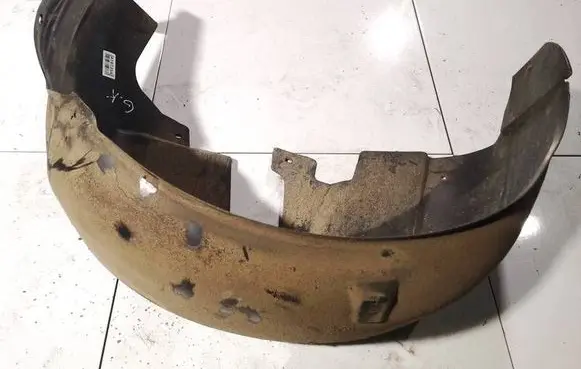 Rear arch fender liner splash guards