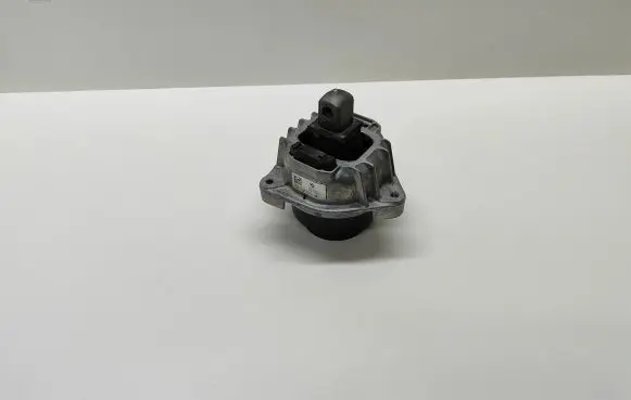 BMW 5 F10 F11 Engine mount bracket 6777371 22116777371 2211677737104