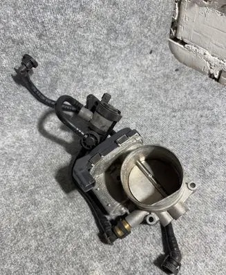 BMW 1 F20 F21 Throttle valve 7597871