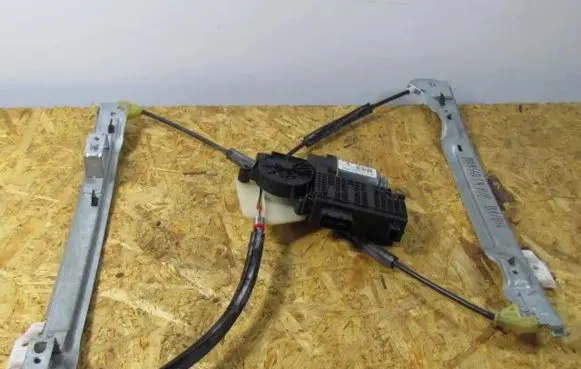 Citroen C4 I Picasso Tailgate lock loop/hook striker 9682495780