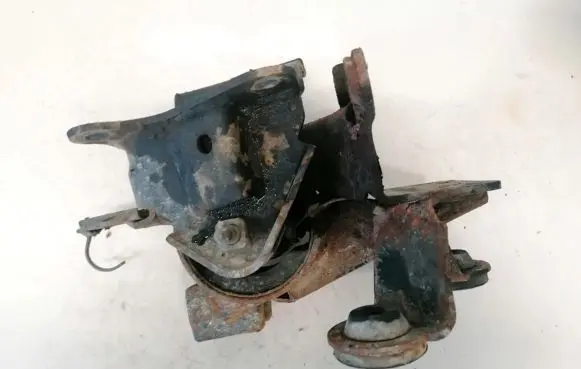 Nissan X-Trail T30 Engine mount bracket 112218h300