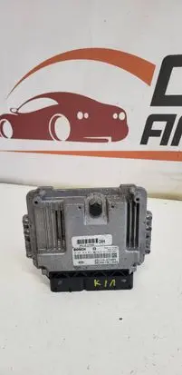 KIA Carens II Engine control unit/module 3911627485 3911327485 0281013072