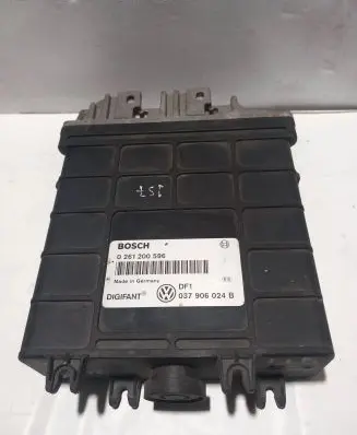 Volkswagen Golf III Engine control unit/module 037906024B 0261200596