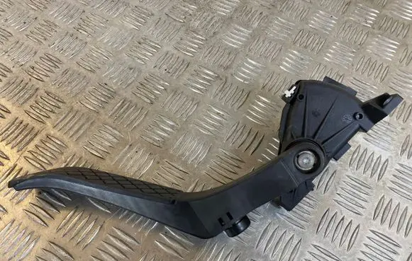 Volkswagen Touareg I Accelerator throttle pedal 7L6723507A 6PV00777026