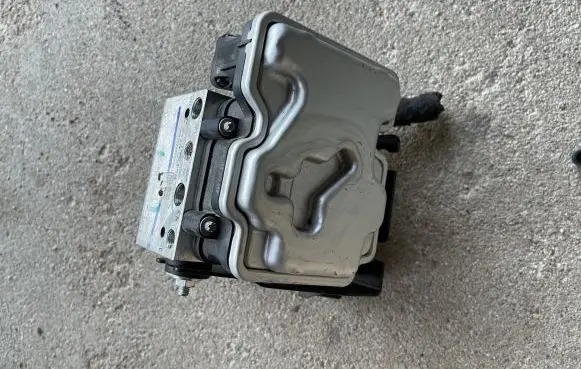 Nissan Qashqai ABS Pump 476606UC0A