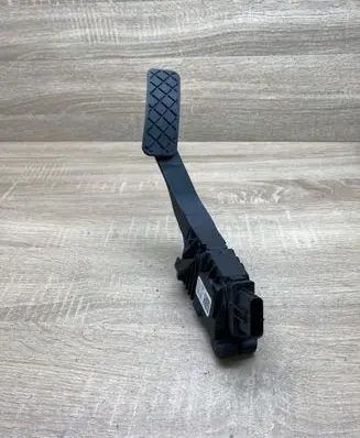 Volkswagen PASSAT B8 Accelerator throttle pedal 5Q2723503D 6PV010621