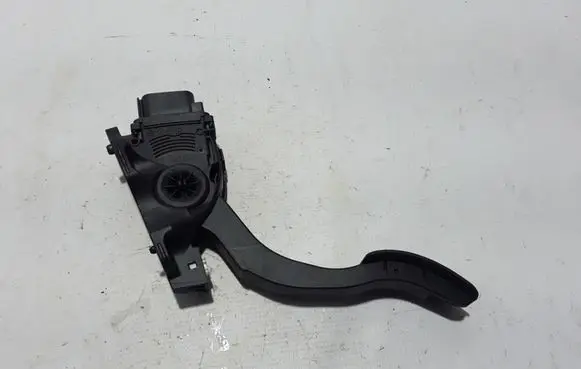 Volvo V70 Accelerator throttle pedal 31329057