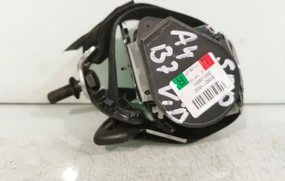 Middle seatbelt (rear)