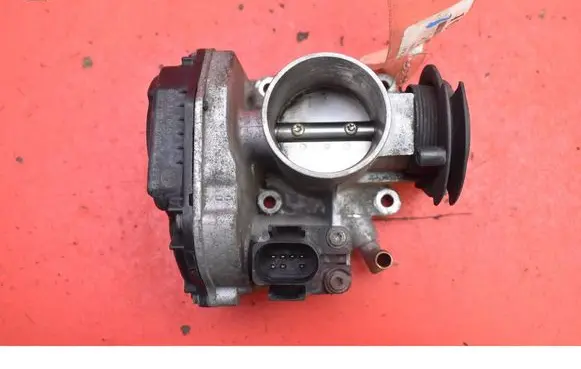 Volkswagen Polo III 6N 6N2 6NF Throttle body valve 030133064F