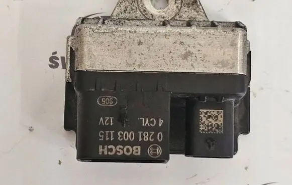 BMW 5 F10 F11 Glow plug pre-heat relay 0281003115